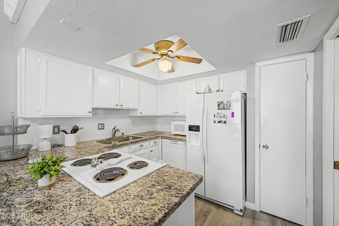 Real Estate Picture 8