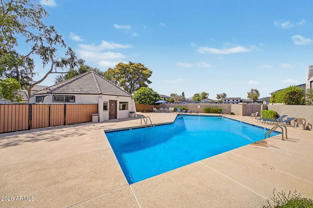 Real Estate Picture 23