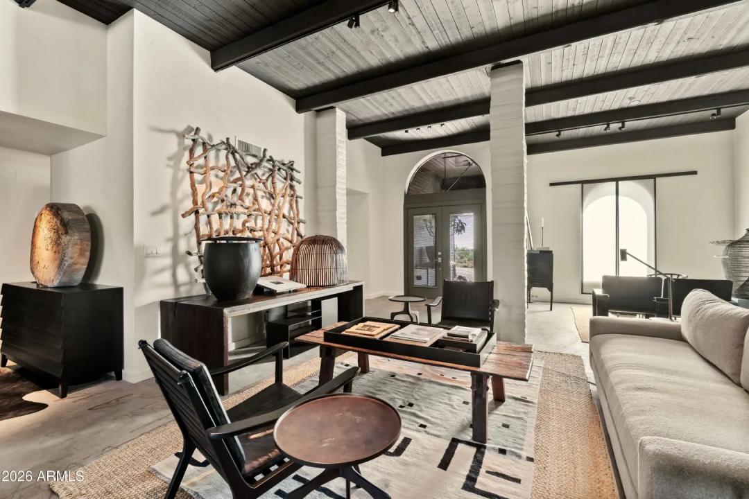Real Estate Picture 4
