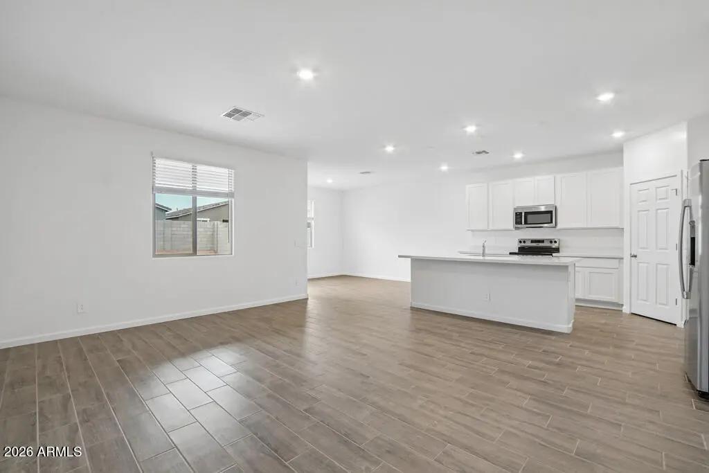 Real Estate Picture 3