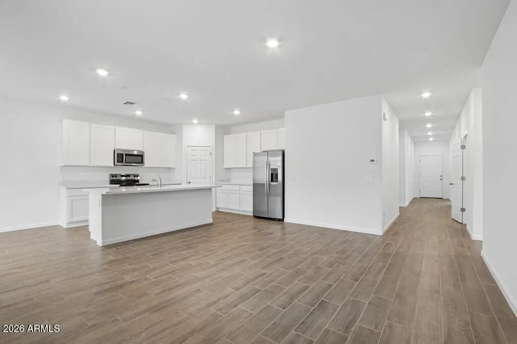 Real Estate Picture 4