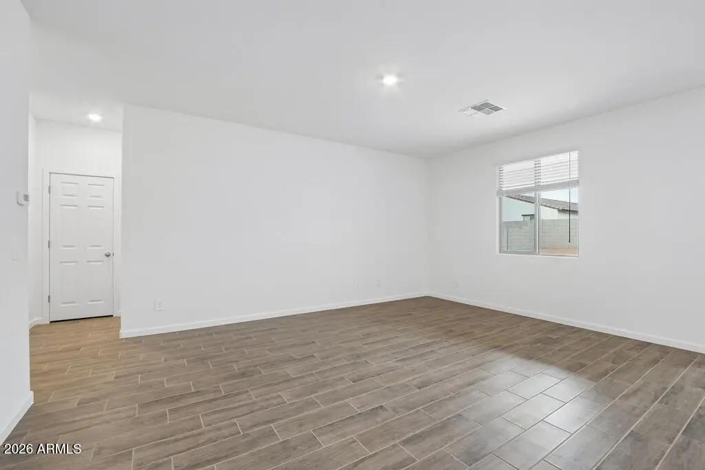 Real Estate Picture 5