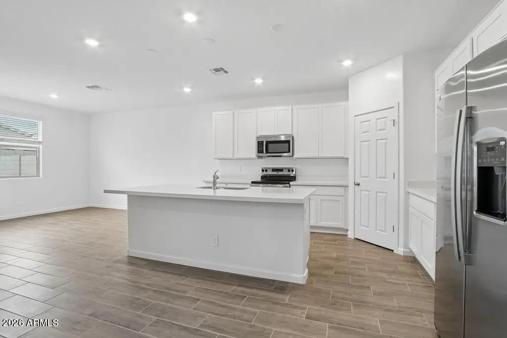Real Estate Picture 7