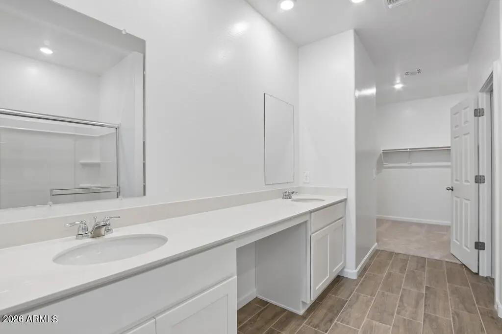 Real Estate Picture 13