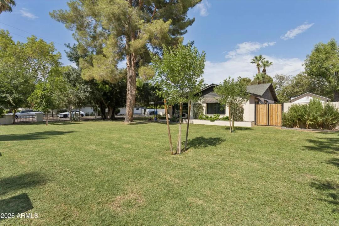 Real Estate Picture 5