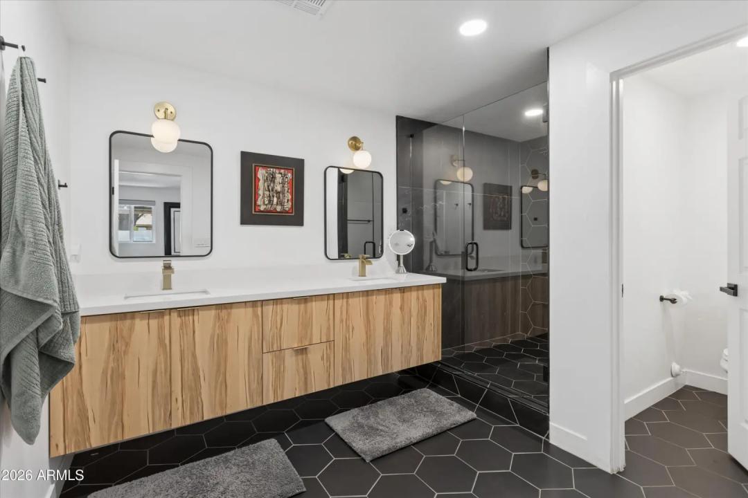 Real Estate Picture 30
