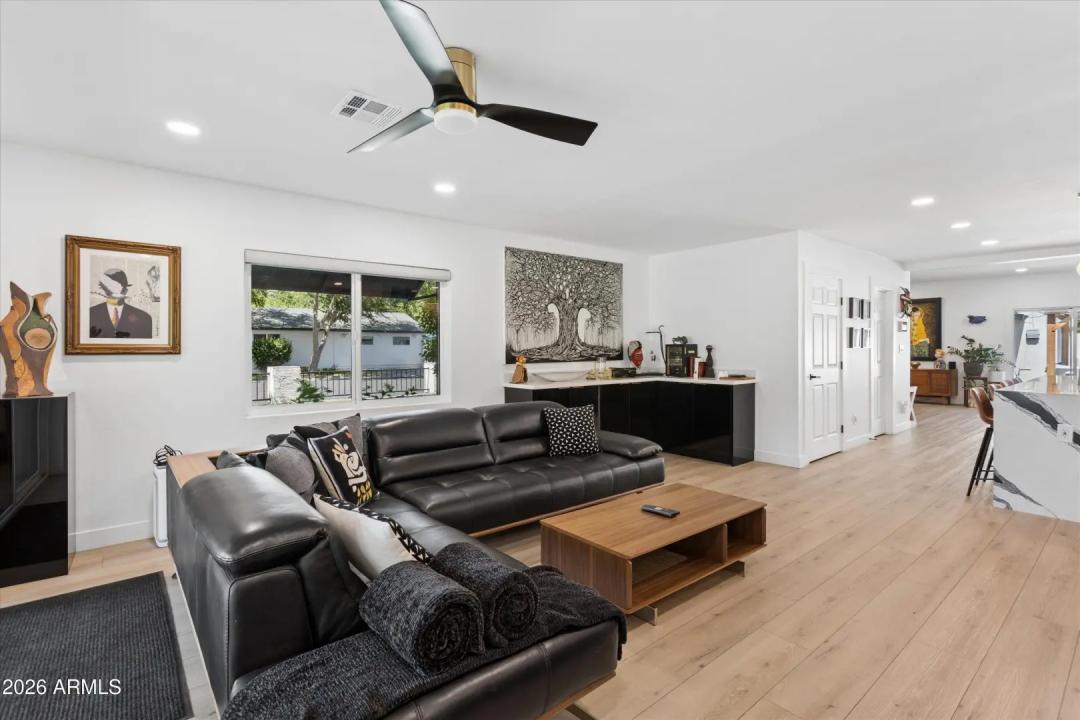 Real Estate Picture 24