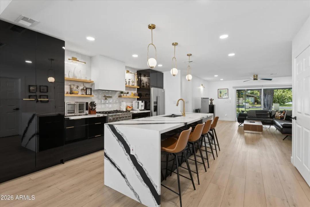 Real Estate Picture 16