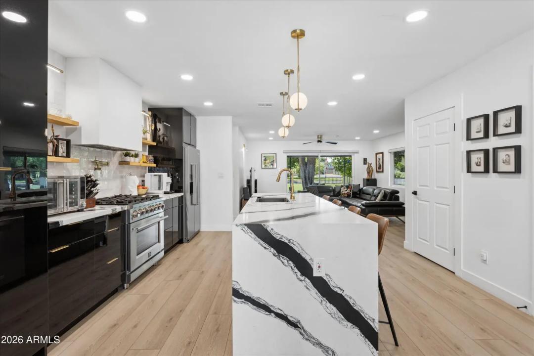 Real Estate Picture 18