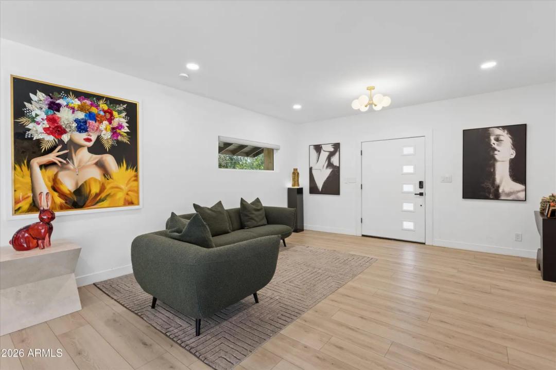 Real Estate Picture 12