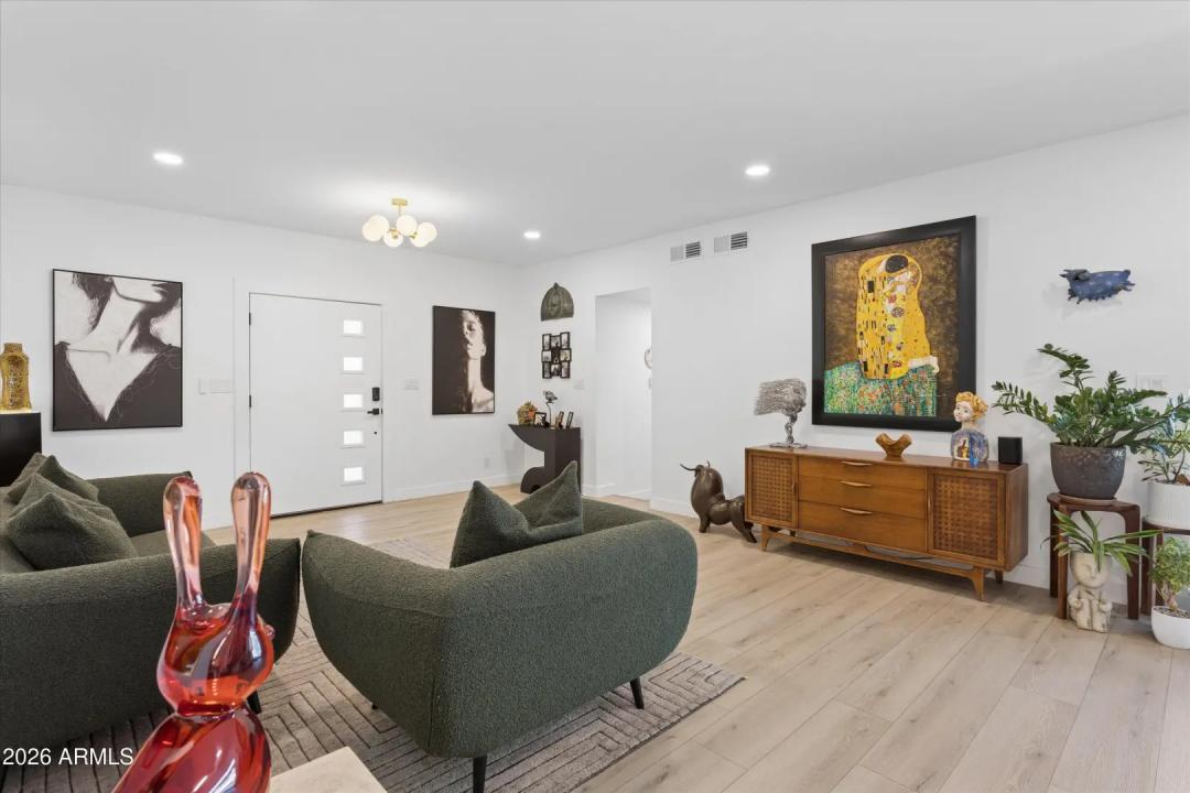 Real Estate Picture 11