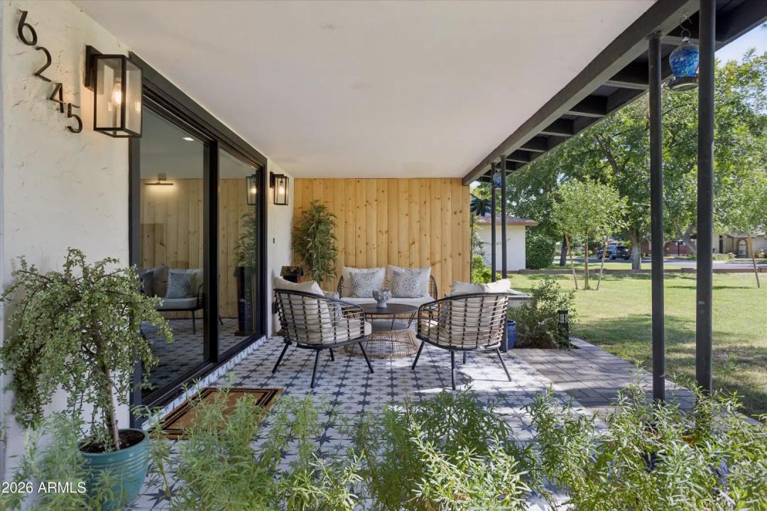 Real Estate Picture 7