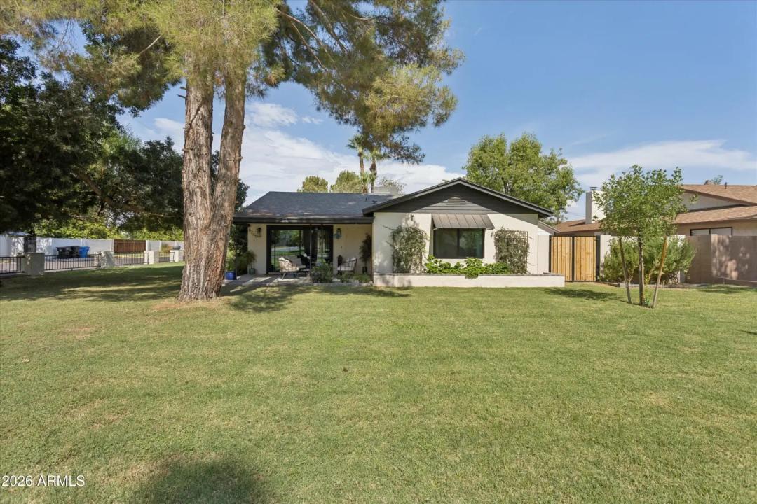 Real Estate Picture 4