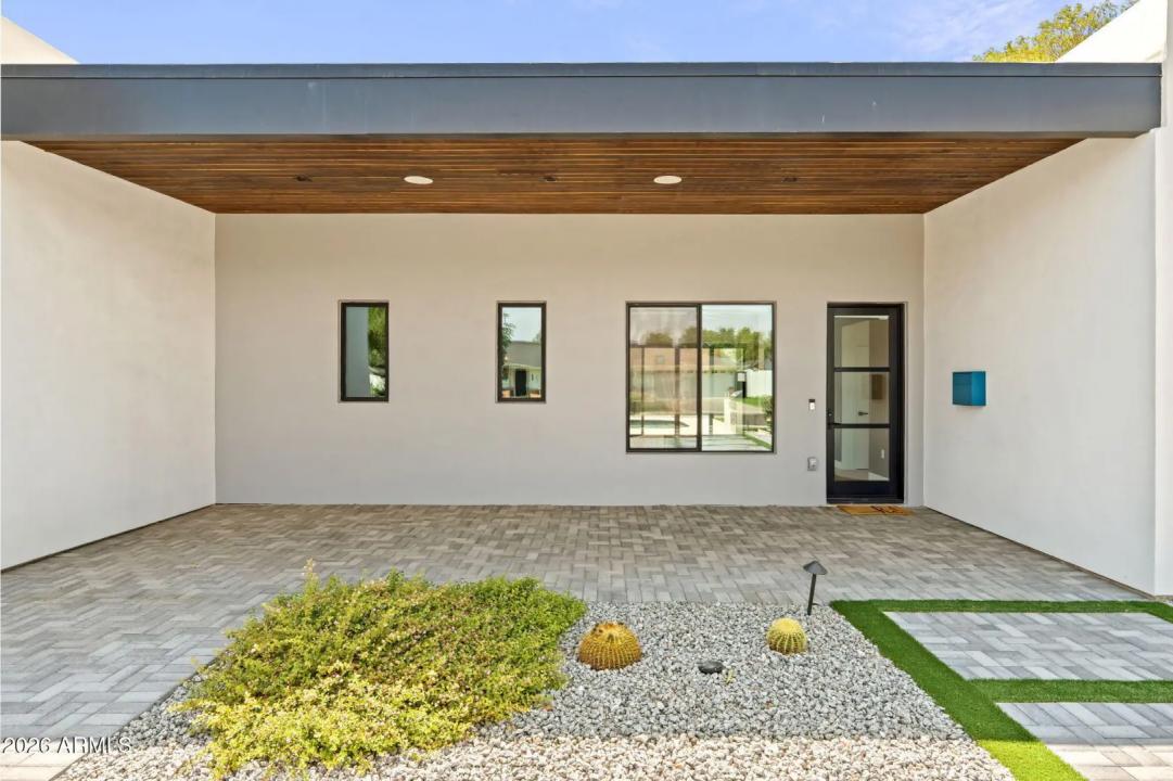 Real Estate Picture 3
