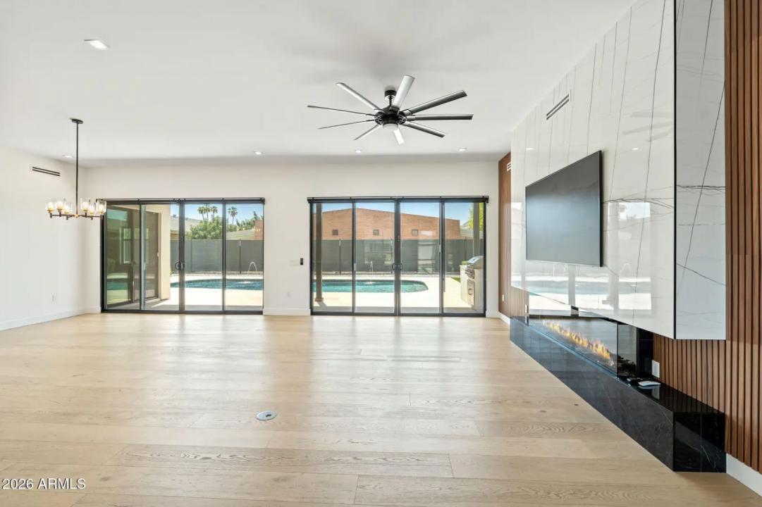 Real Estate Picture 4
