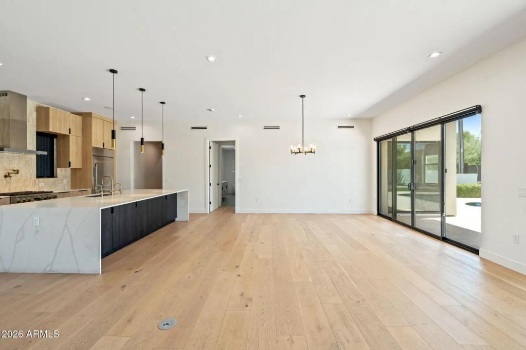 Real Estate Picture 6