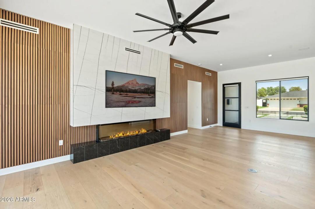 Real Estate Picture 7