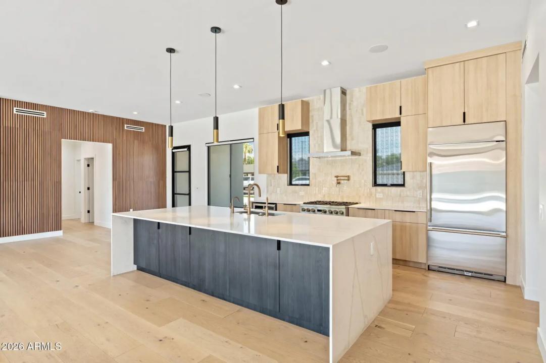 Real Estate Picture 11