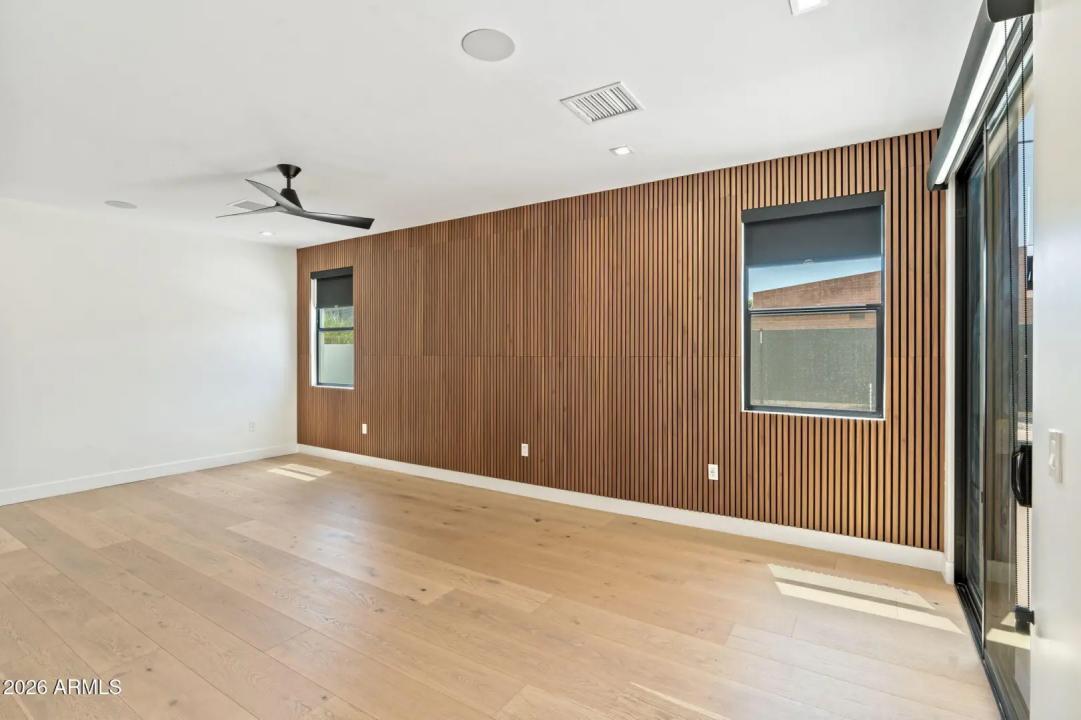 Real Estate Picture 14