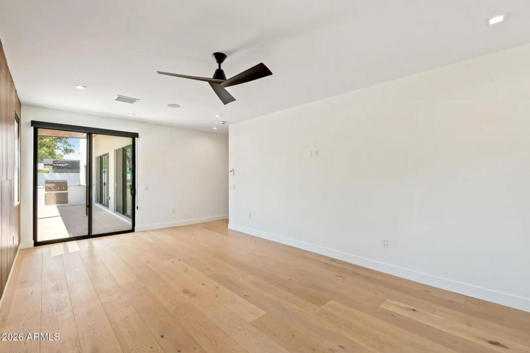 Real Estate Picture 16
