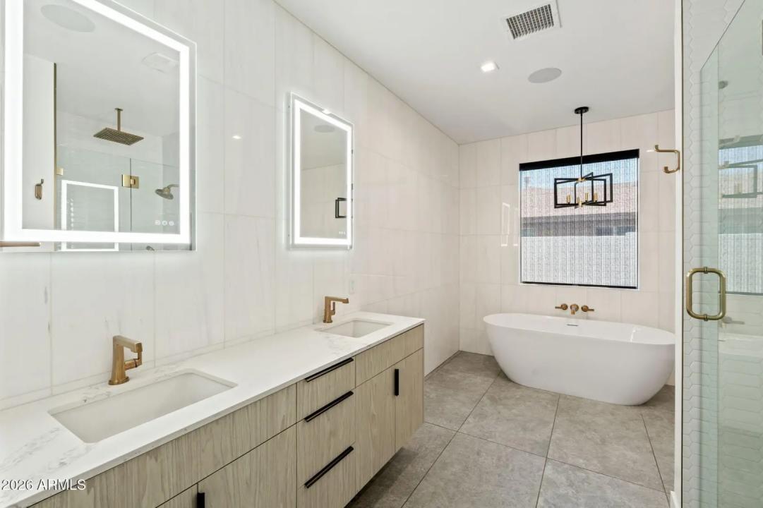 Real Estate Picture 17
