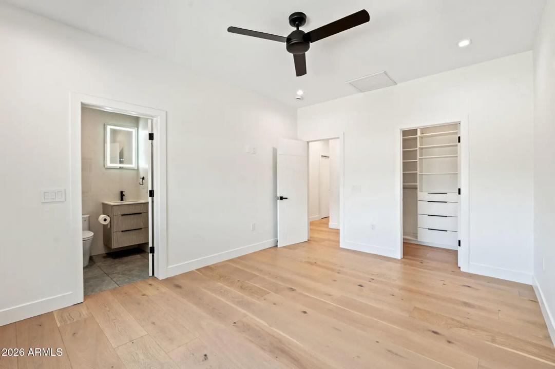 Real Estate Picture 24