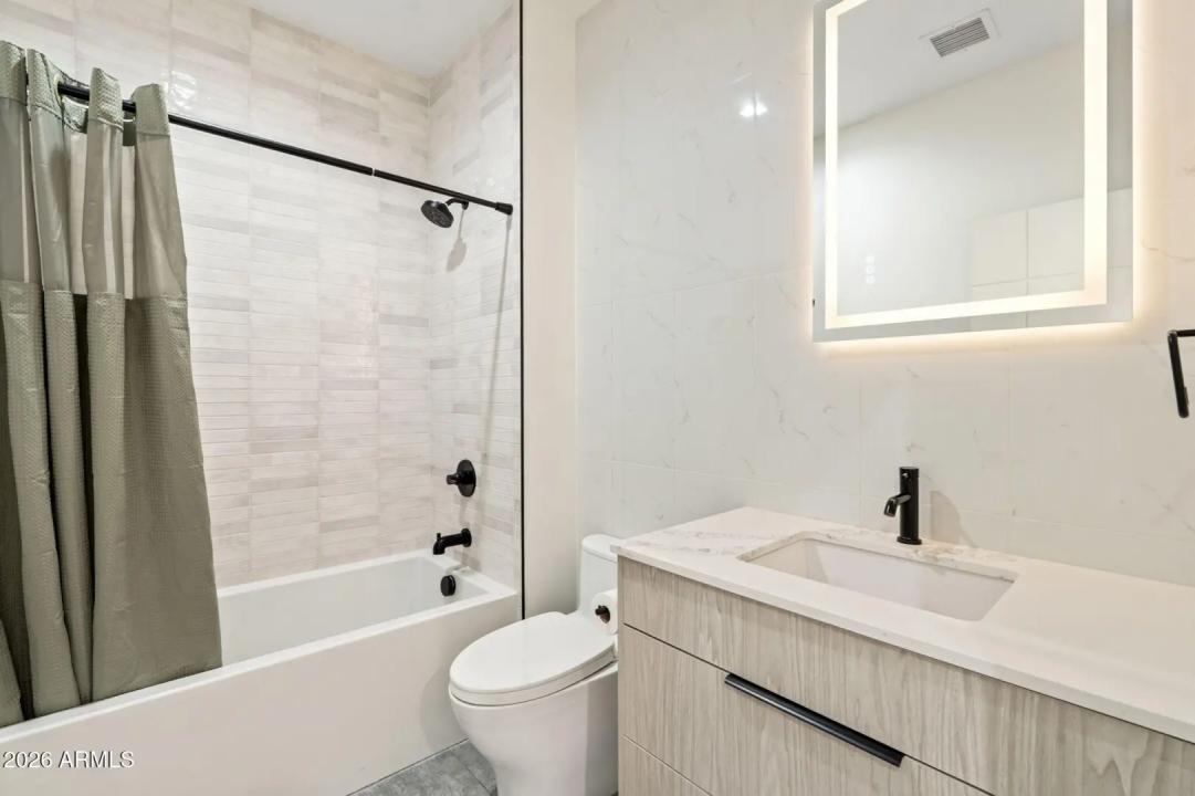 Real Estate Picture 29