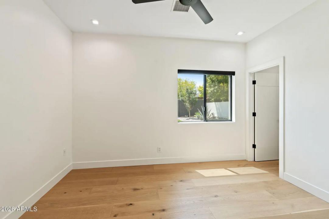 Real Estate Picture 30