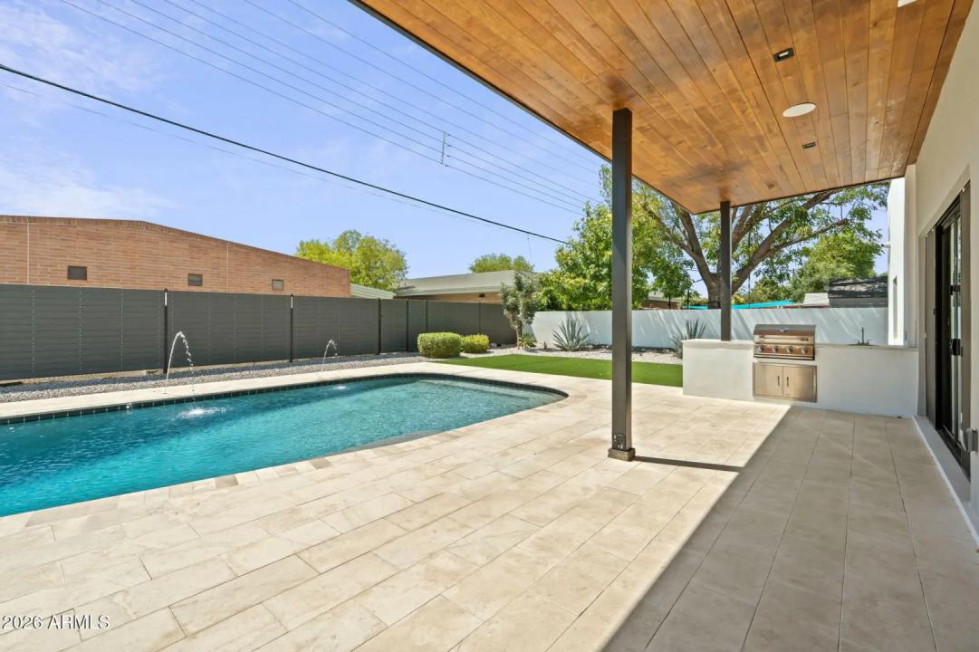 Real Estate Picture 32