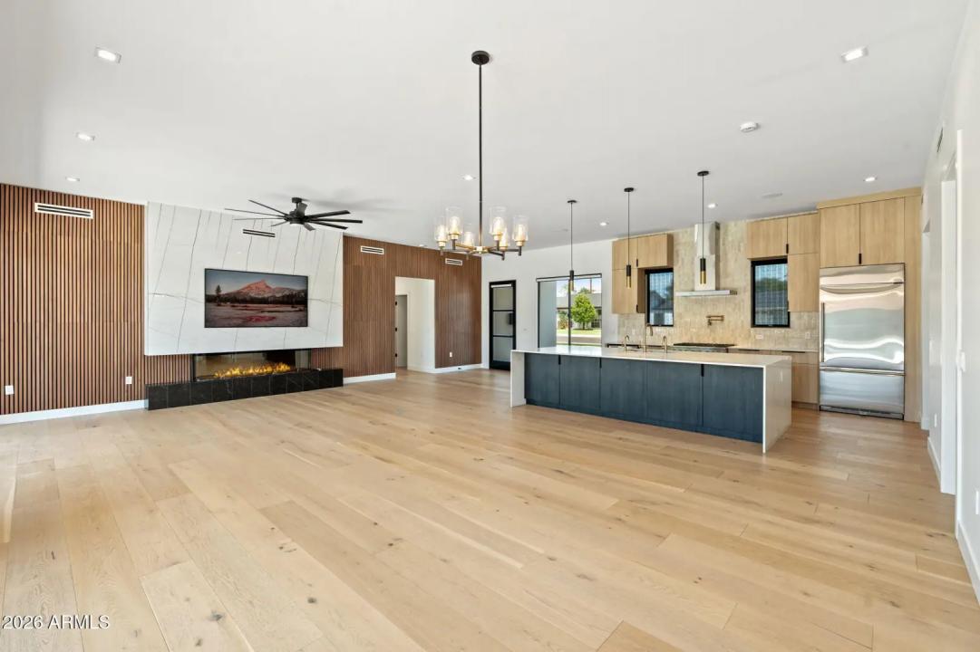 Real Estate Picture 9