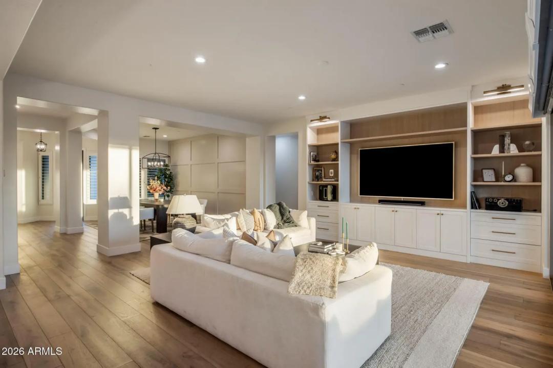 Real Estate Picture 4