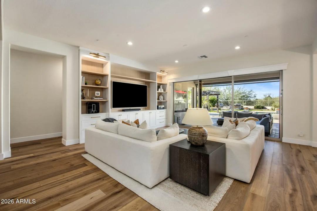 Real Estate Picture 9