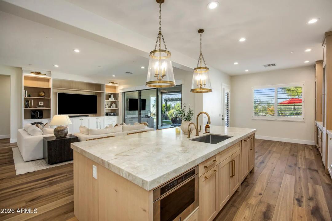 Real Estate Picture 14