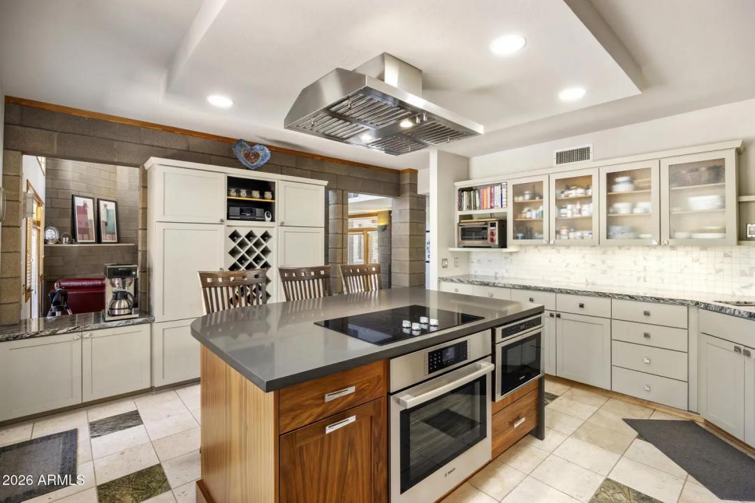 Real Estate Picture 14