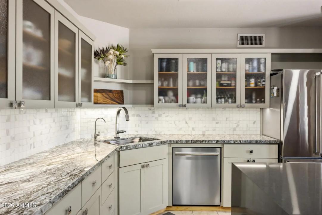 Real Estate Picture 17