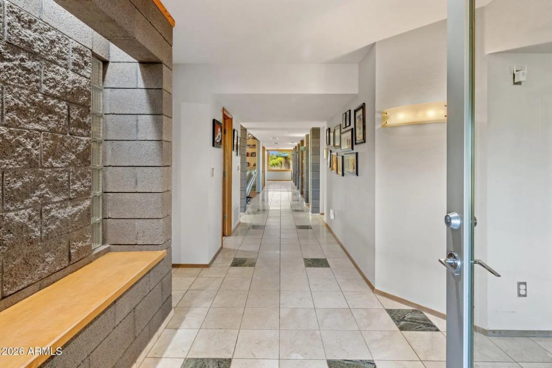 Real Estate Picture 7