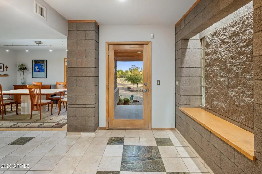 Real Estate Picture 8