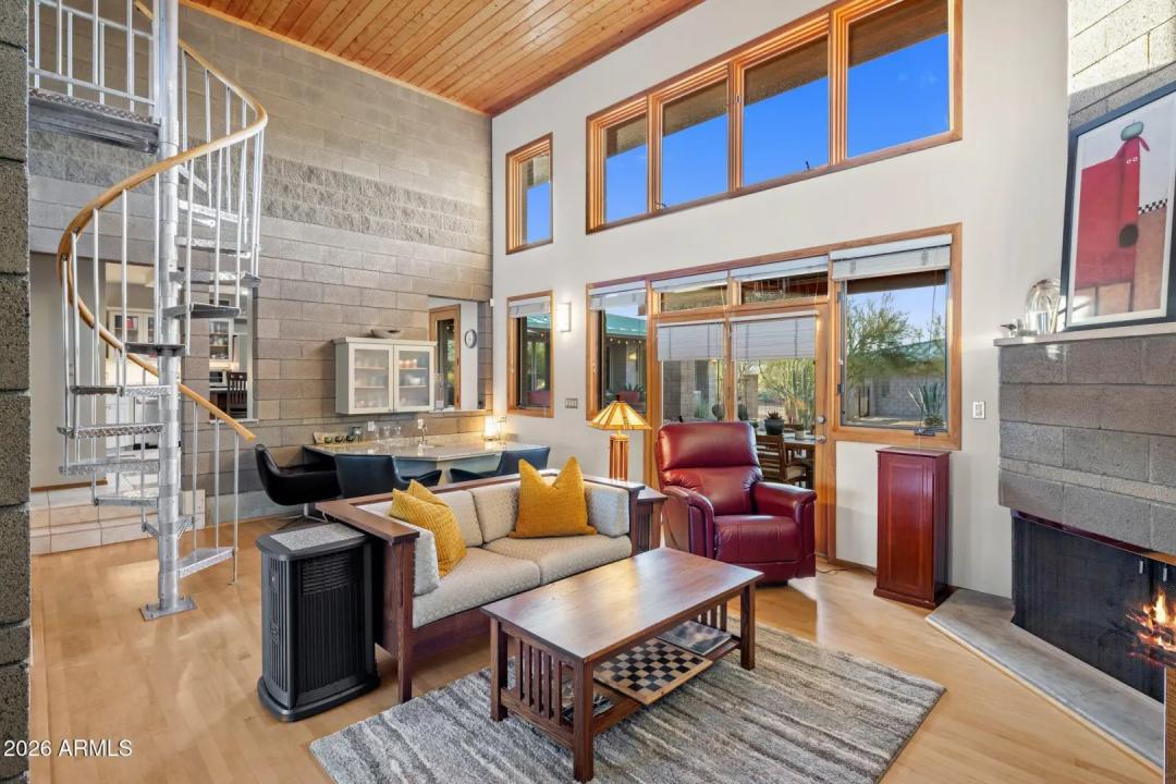 Real Estate Picture 11