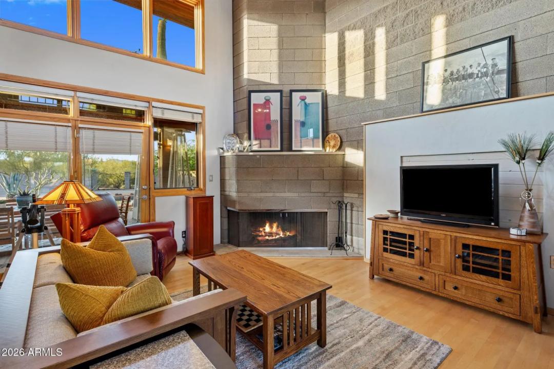 Real Estate Picture 4