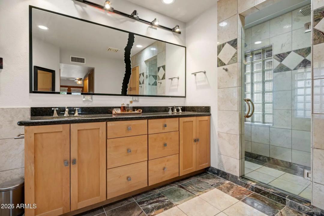 Real Estate Picture 28