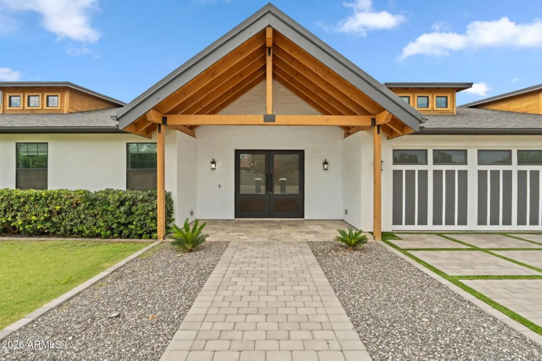 Real Estate Picture 4