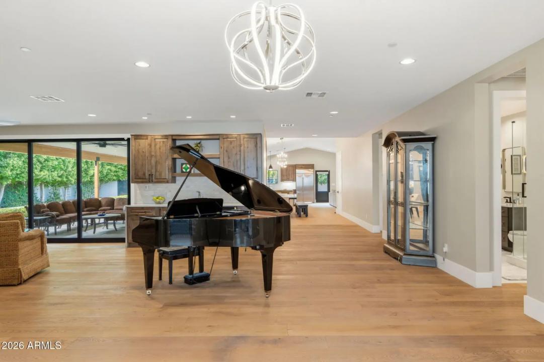 Real Estate Picture 6