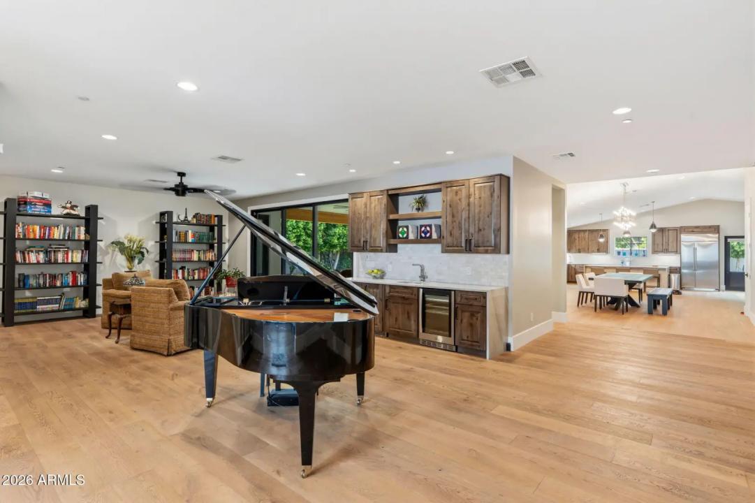 Real Estate Picture 7