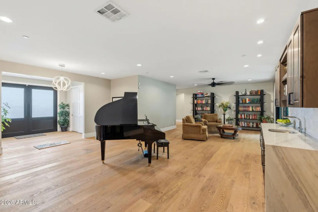 Real Estate Picture 8