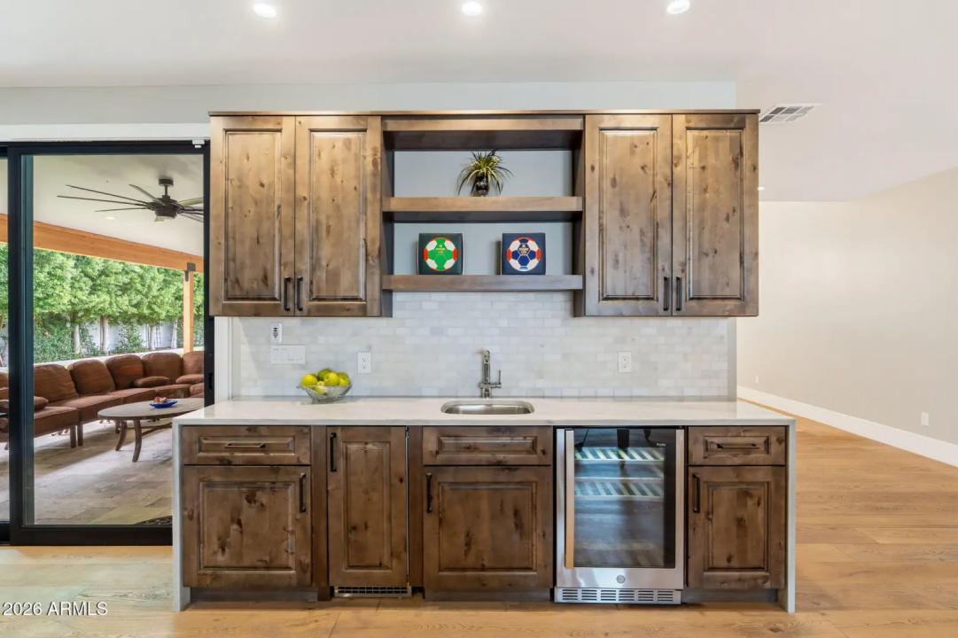 Real Estate Picture 9