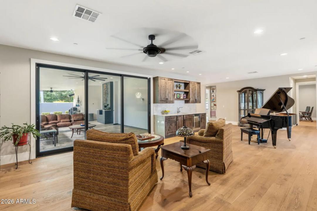 Real Estate Picture 10