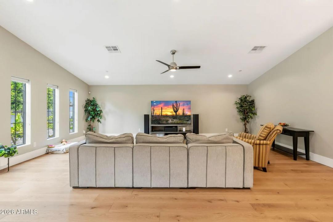Real Estate Picture 14