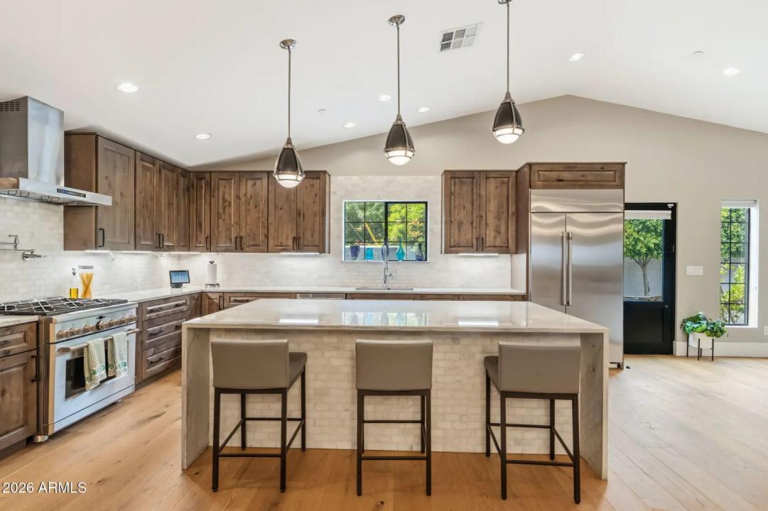 Real Estate Picture 16