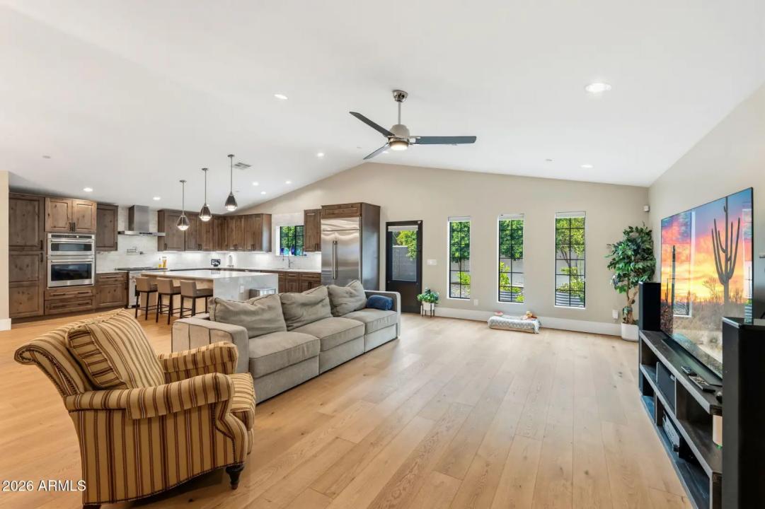 Real Estate Picture 18
