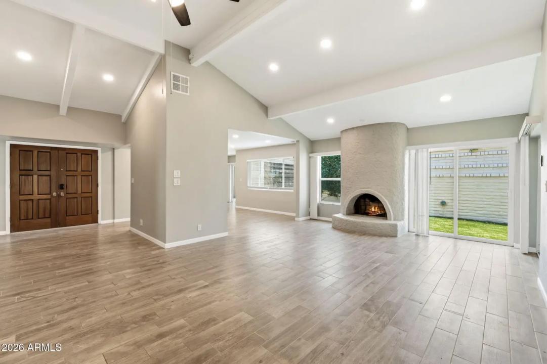 Real Estate Picture 5